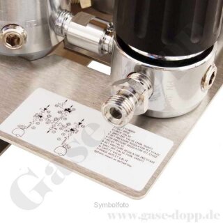 Batteriedruckminderer Entspannungsstation Druckregelstation - halbautomatische Umschaltung - 200 bar - bis 2 bar regelbar - 2-stufig - 2 x IN M14x1,5 AG - OUT 1/4" NPT IG - mit Induktivmanometer + Eigengasspülung - Messing verchromt 6.0 - GCE Druva