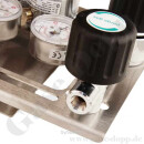 Batteriedruckminderer Entspannungsstation Druckregelstation - halbautomatische Umschaltung - 200 bar - bis 2 bar regelbar - 2-stufig - 2 x IN M14x1,5 AG - OUT 1/4" NPT IG - mit Induktivmanometer + Eigengasspülung - Messing verchromt 6.0 - GCE Druva